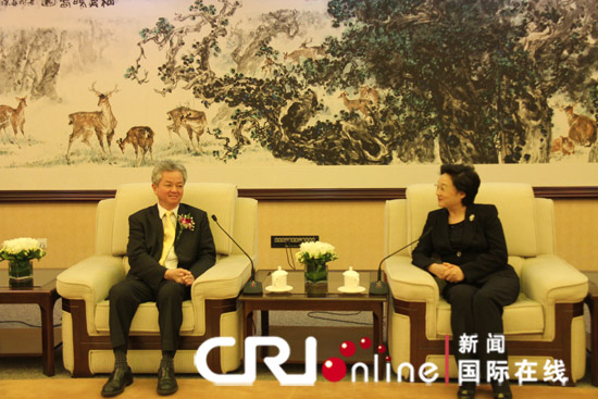 完美中国有限公司向中国华文教育基金会捐款1000万人民币