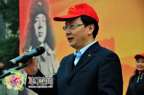 大渡口区长方佳军宣布活动正式启动 记者 张雅萍 摄市文明办副主任