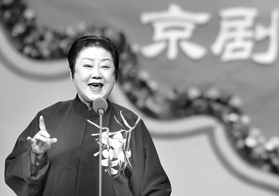 李世济傲菊独立向霜天