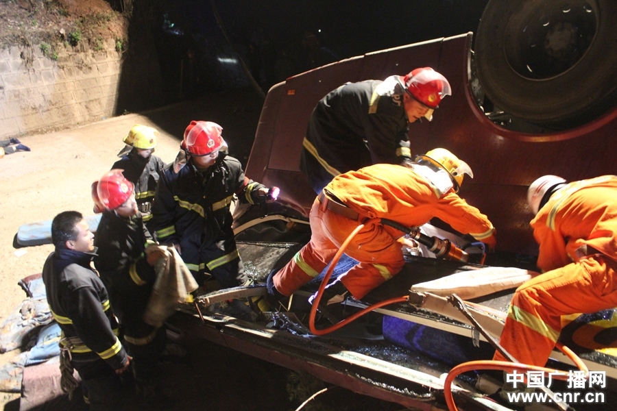 央广独家云南楚大高速一客车发生交通事故致9死36伤