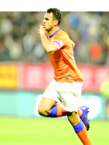 安塔尔庆祝进球.