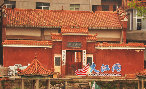 社会 正文大江网讯 记者秦海峰报道:近日,南昌昌北蛟桥镇瀛上村"生熊