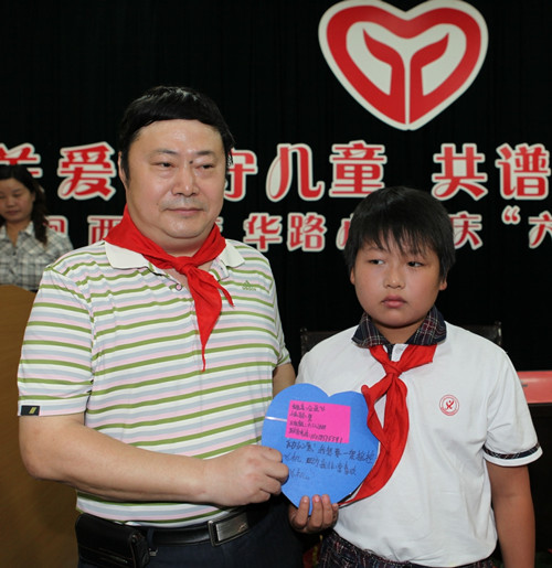 洛阳爱心使者帮助留守儿童实现小小心愿