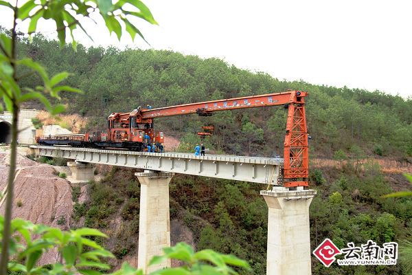 玉蒙铁路铺轨工程进入铺轨冲刺通 车指日可待(图)