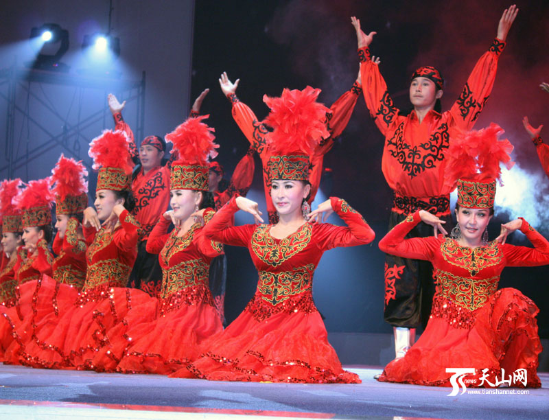 蒙古族民间舞蹈《萨吾尔登》?哈萨克族女子集体舞《马鞭情》?