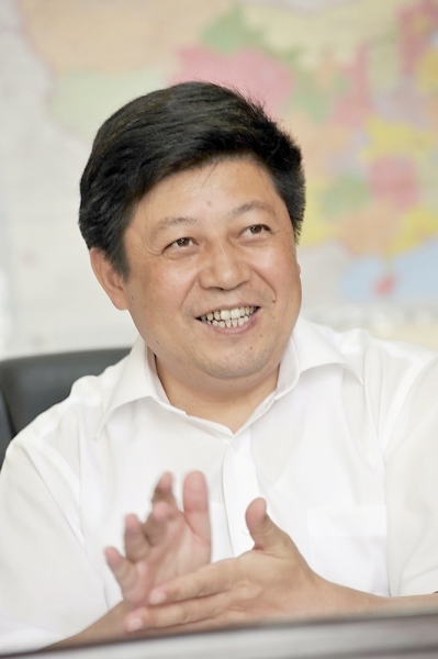 金湖县委书记肖进方接受扬子晚报专访柳树湾入江水道处理后的污水足