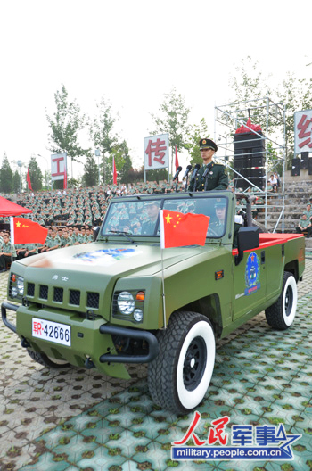 人民网 李杨洋 摄影仪仗队学员代表.