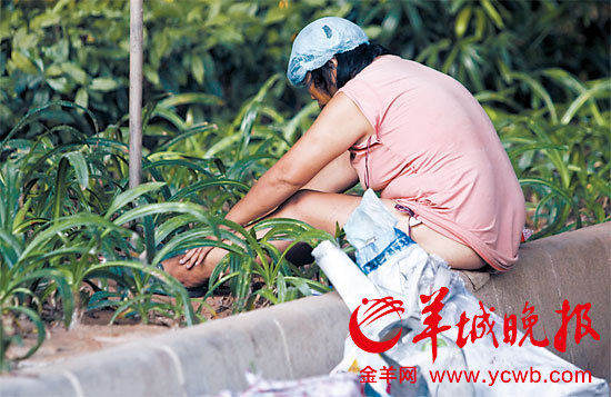 广州:神秘团伙闹市拍流浪裸女 所用器材价值不菲(图)