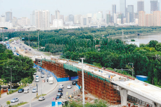 沈阳南二环大堤路立交桥本月底即可建成通车