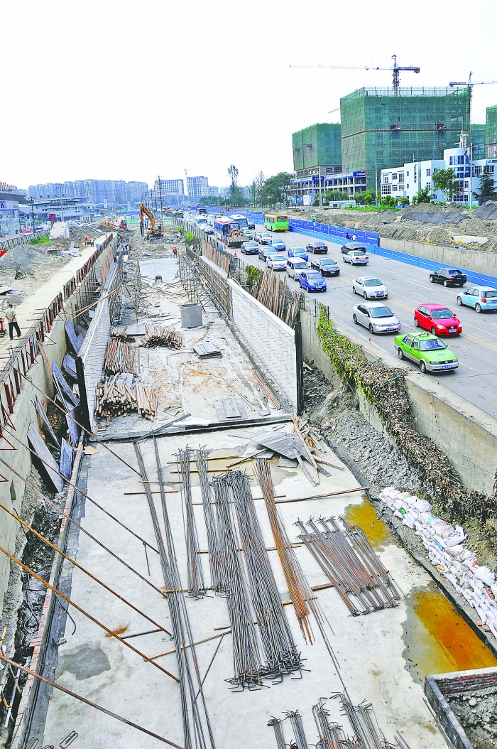 羊西线铁路西环线下穿隧道混凝土船槽施工