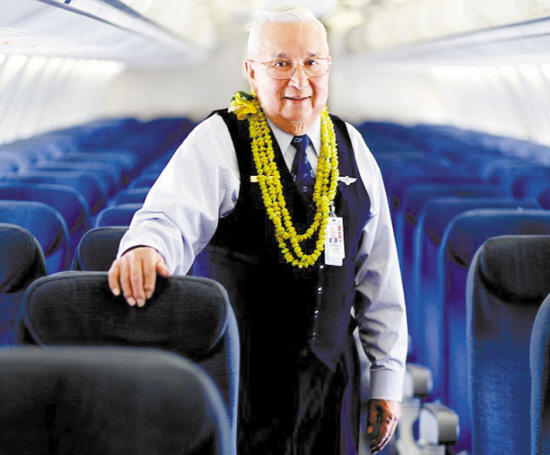 美八旬"空少"63年绕赤道8000圈