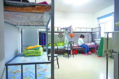 放在宿舍床上的柜子 f98aa844696d4ce51919d615b7ffa731.jpg