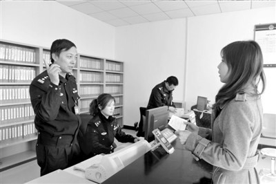 原标题:入户摸排抓获在逃人员 本报讯(记者钱卫华)渔阳派出所是平谷