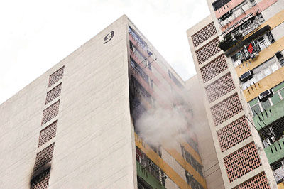 中新网7月3日电 据香港《文汇报》报道,香港石硖尾白田邨2日清晨发生