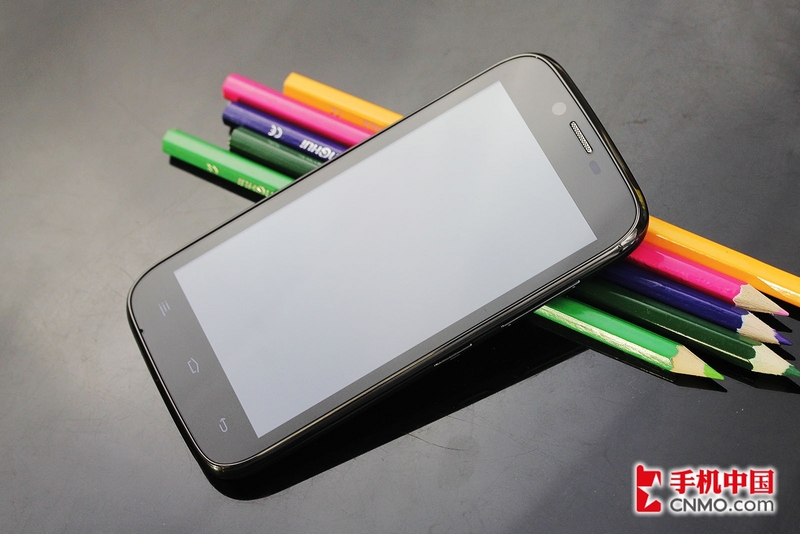 双卡双待4.5寸安卓 黑色金立c800图赏(2/11)