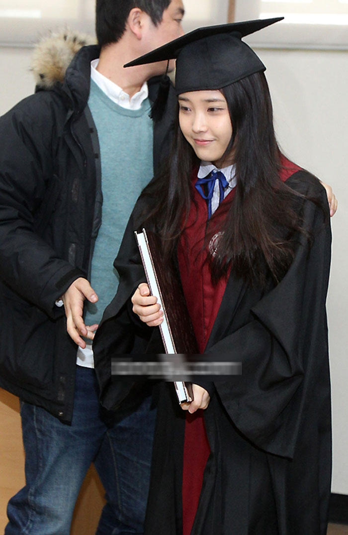 高清:韩国国民妹妹iu高中毕业 《你》蝉联情人节最佳