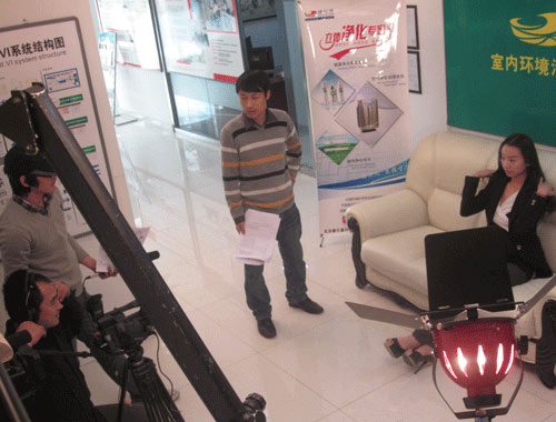 李佑萱新剧拍摄孕味十足为显怀吃苦头