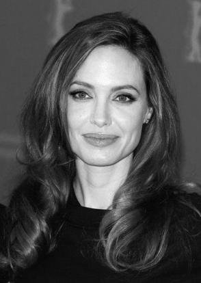 首执导筒朱莉就来重口味新作聚焦波黑战争