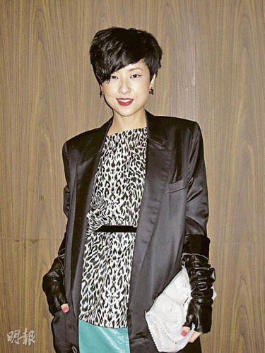香港明报报道,陈奕迅与何韵诗日前在黄伟文作品展演唱会合唱