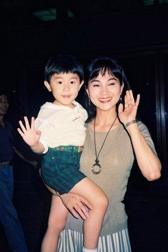 组图揭秘歌后凤飞飞传奇人生嫁豪门隐退歌坛