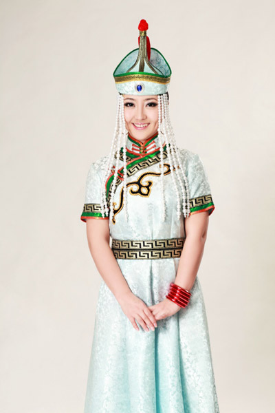 格格近日,随着天气转暖,著名蒙古族青年女歌手的新歌《万树繁花》因其