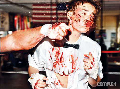 贾斯汀99比伯摆脱奶油造型拍摄拳击时尚照片血腥又性感