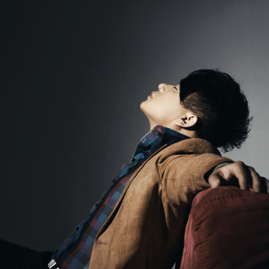 闫旭携新歌强势回归 《失恋33天》首发(图)