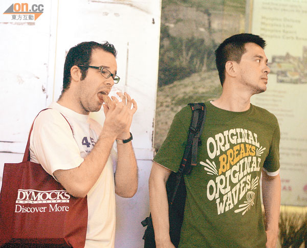 黄耀明同性恋钟情老外与现任男友甜蜜看演唱会