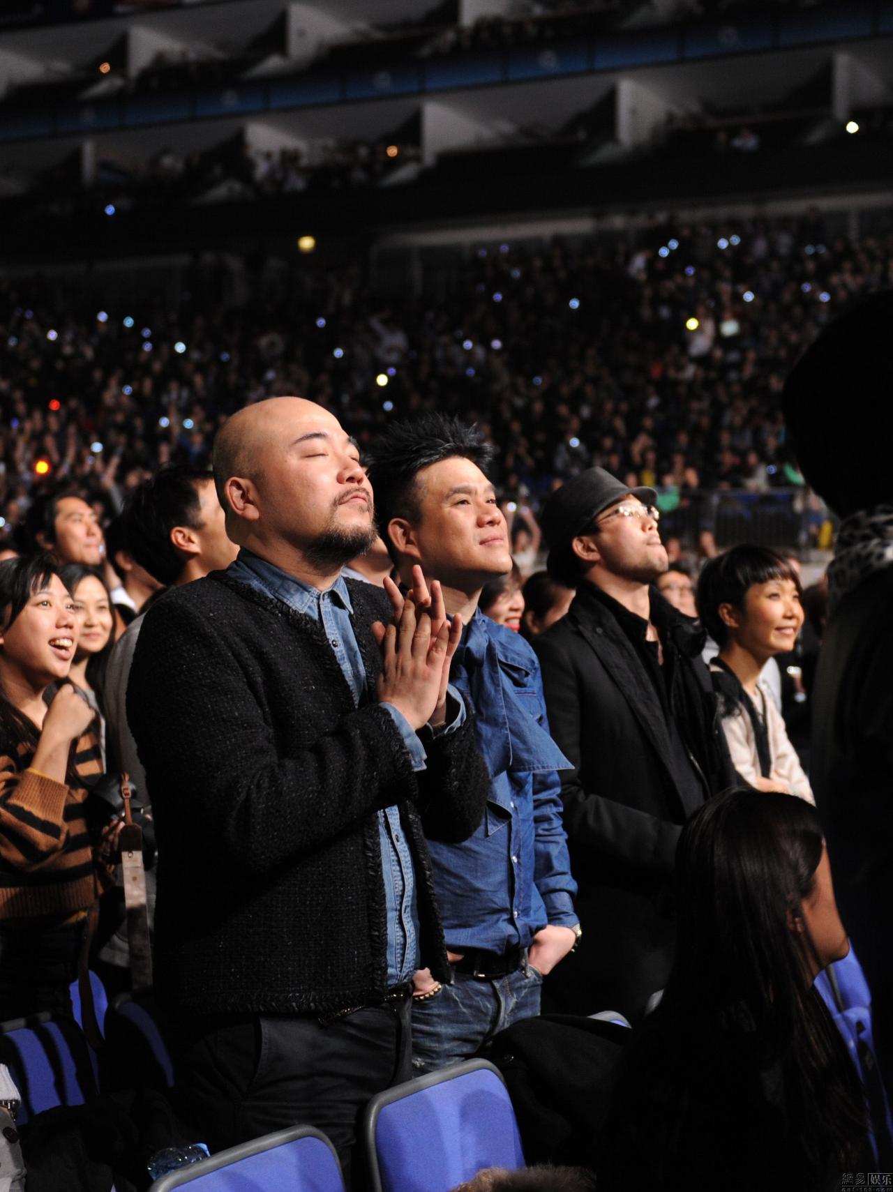 陈奕迅好友黄伟文助阵