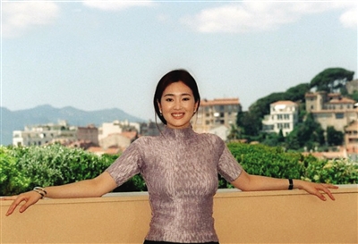 还记得戛纳海边的巩俐吗