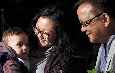 王刚及女儿照片