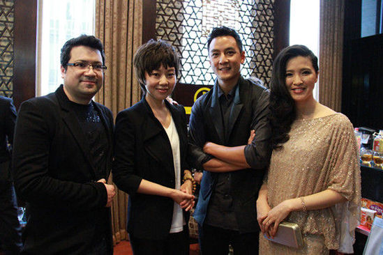 右起龚蓓苾,吴彦祖,闫妮,伍仕贤在《形影不离》首映礼上.