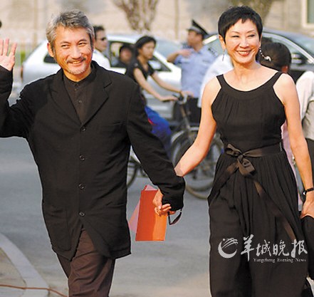 61岁徐克恋上女助理