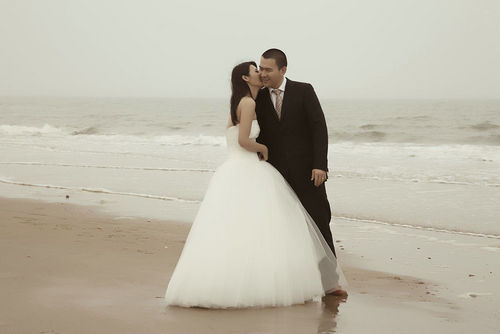 [甜蜜]白庆琳徐僧结婚照 海边盟约浪漫浓情
