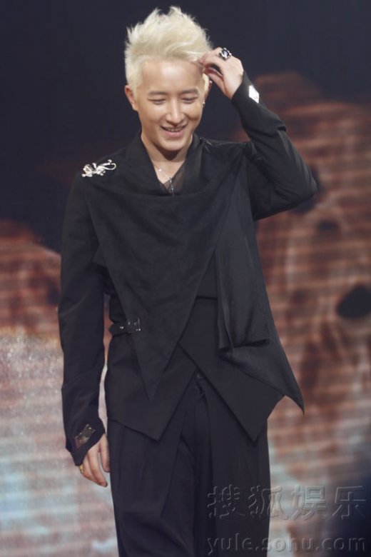 韩庚白发亮相宣布将开个唱羞涩微笑萌翻众人高清组图