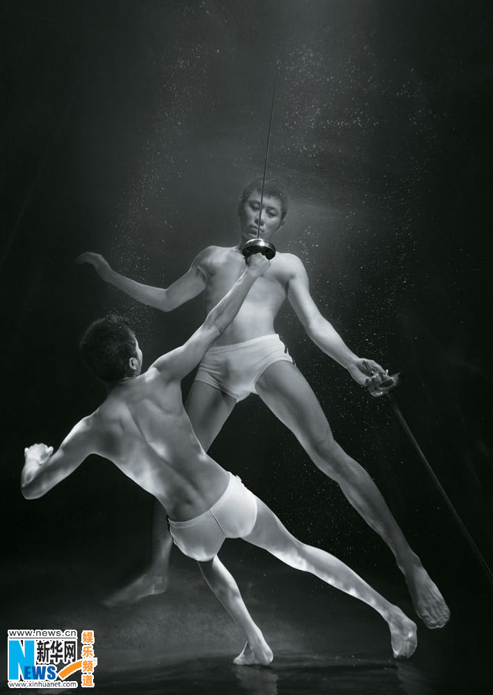 李晨首尝跨界合作 与艺术家共同打造水下"激情照"