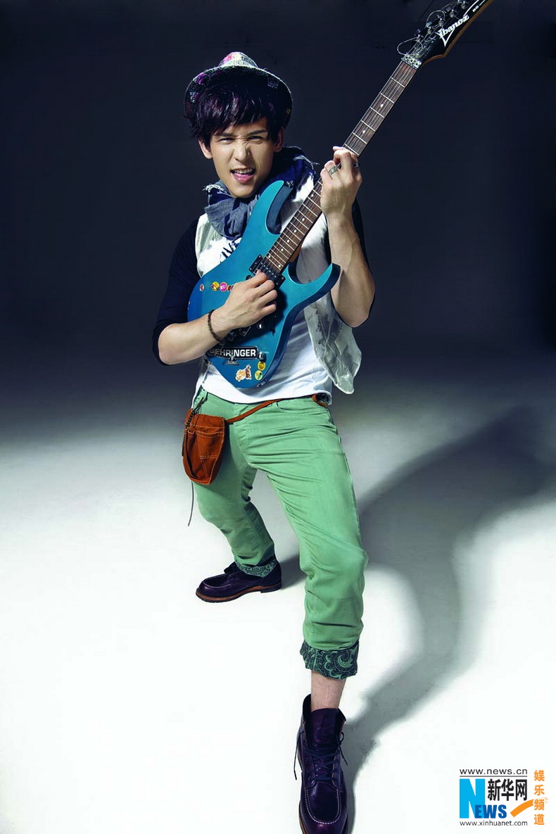 倪安东登亚洲女性杂志迷人魅力广获女性粉丝青睐