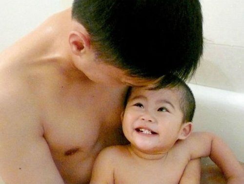 陈锦鸿为自闭症儿子停工一年爱子近日登台表演