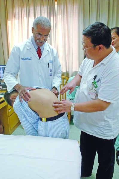 10到15歲是孩子的生長發育高峰,而就在快速生長期,孩子的脊柱在發育的