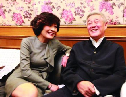 哈文和赵本山有说有笑.