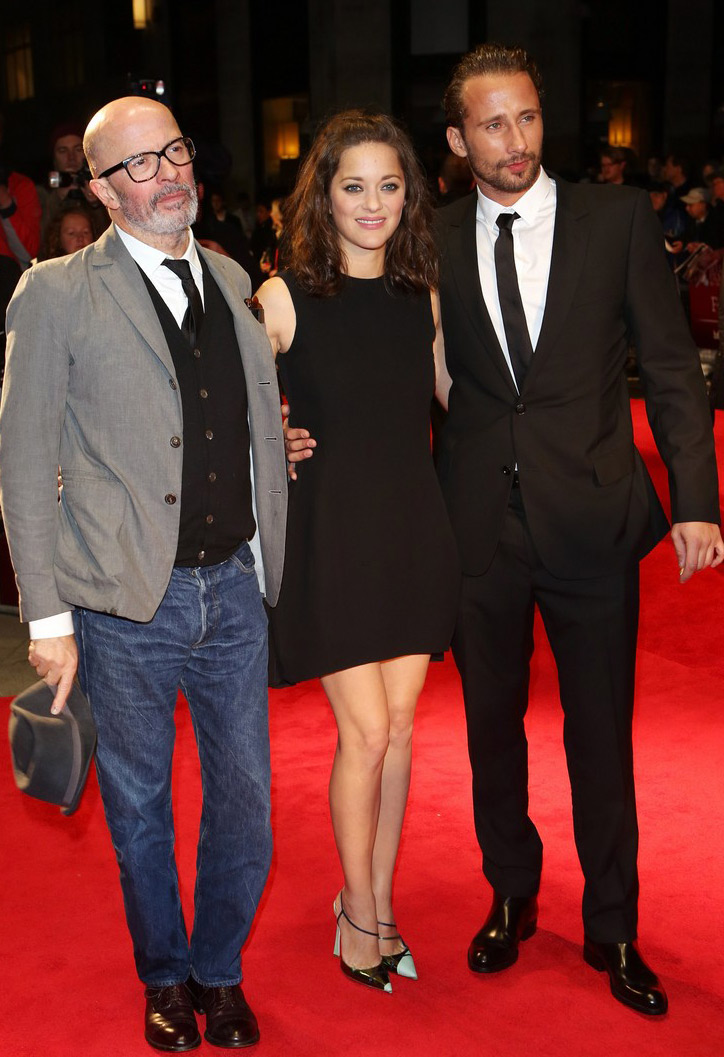 玛丽昂歌迪亚锈与骨新片首映小黑裙显身抢镜