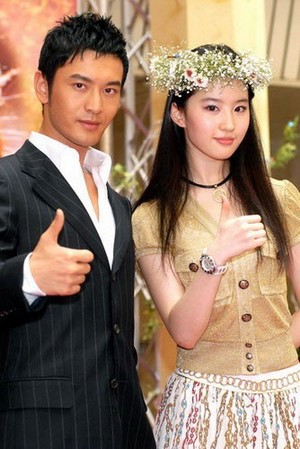 刘亦菲妹妹被曝整容揭刘亦菲神秘感情史图