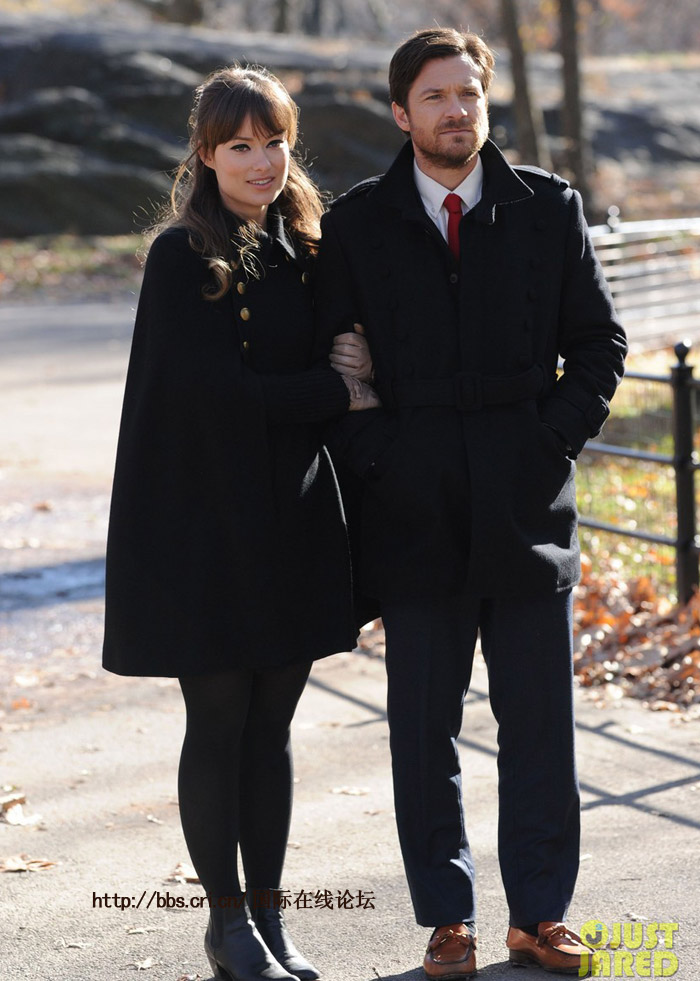 奥利维亚王尔德与男友街头拥吻搂脖送抱幸福羡煞旁人