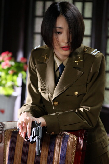 强者风范央八热播林静帅气造型争议多图