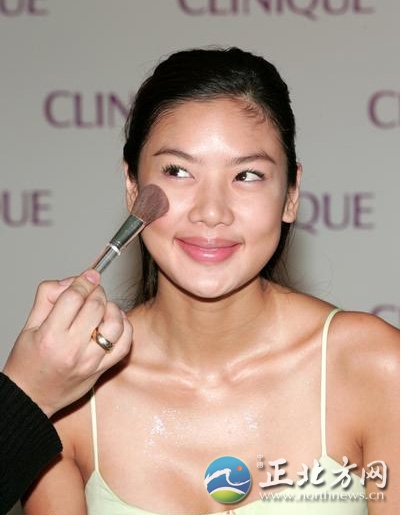 黎明被曝包二奶导致离婚乐基儿与新欢密谋夺产报复