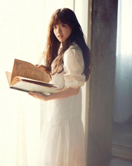 韩影狼少年朴宝英曝光人物剧照90后最纯女星