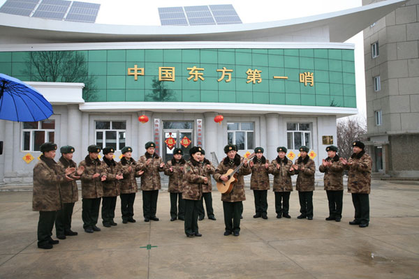 雷佳最新ep晚风吹过哨塔温情献礼十八大图