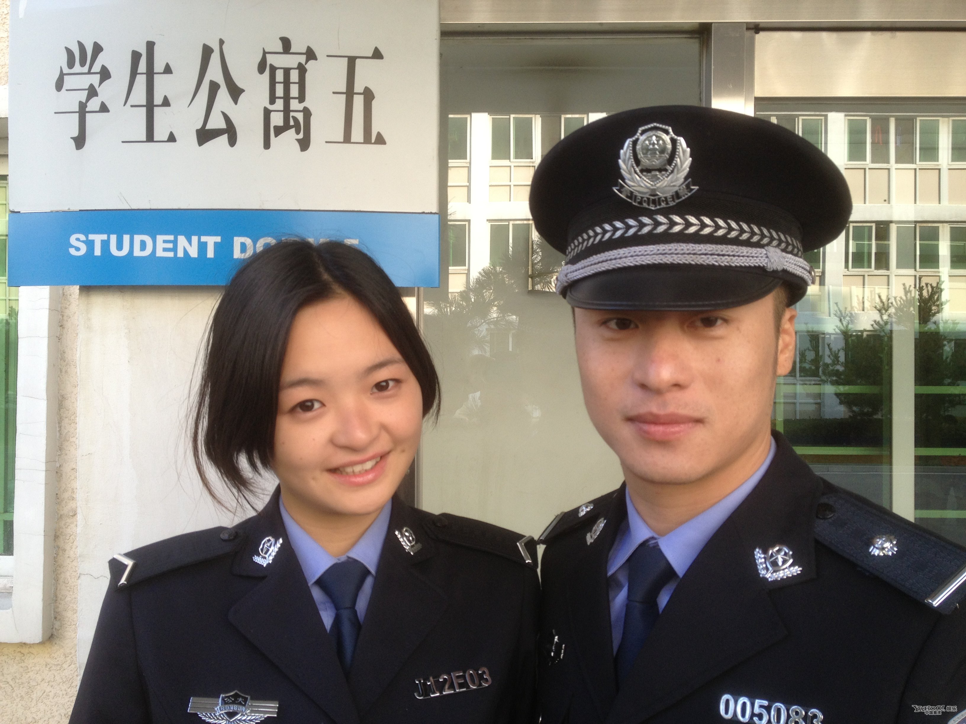 谋女郎易歆韵出演能量兄弟mv饰女警花