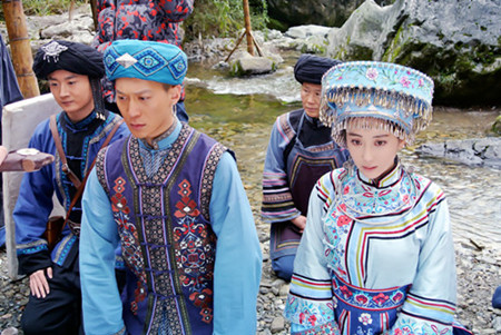 血誓巴东热拍杜若溪短发造型别致图