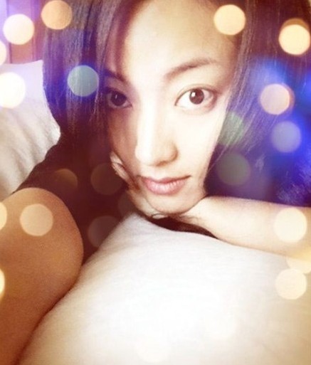 45岁邵兵8岁龙凤胎儿女近照曝光 妻子张培生活照似少女